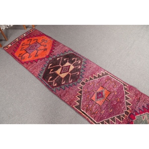 Petit tapis turc de 2,3 x 13,6 pieds, tapis géométrique vintage violet orange - Product Image 2