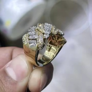 Banda de boda de enlace cubano de oro amarillo de 10 quilates para hombres Moissanite Diamond Baguette Diamonds Anillo de estilo religioso Chapado en oro - Product Image 5
