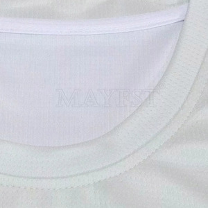 เครื่องแบบฟุตบอลสไตล์เรโทรของผู้ชายผ้าโพลีเอสเตอร์แห้งเร็วออกแบบโลโก้ได้ตามต้องการฤดูร้อนขนาดสำหรับผู้ใหญ่ - Product Image 4