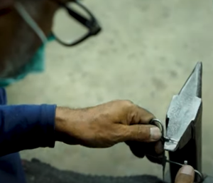 Forceps de chirurgie dentaire en acier inoxydable à motif américain, instruments chirurgicaux médicaux manuels certifiés MOL pour l'extraction dentaire - Product Image 2