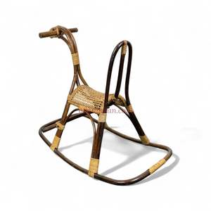 Jouet à bascule en rotin en forme de cheval pour enfants, tissé à la main, mobilier de chambre d'enfant en provenance du Vietnam - Product Image 2