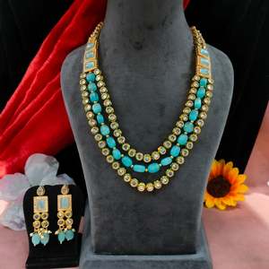 Kundan y perlas capas collar conjunto capas del collar crea un efecto en cascada que se sienta con elegancia en el escote - Product Image 1