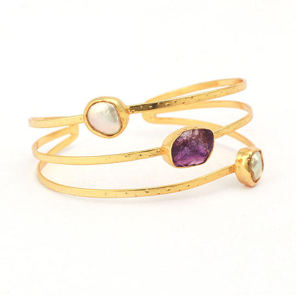 สีม่วงสีขาว