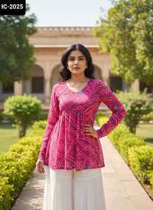 Imprimé indien décontracté et de festival en Georgette pure avec motif fantaisie intérieur Kurta court avec imprimé Bandhani pour un usage régulier - Product Image 3