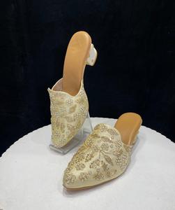Jutti de mariée les plus vendues pour femmes, chaussures brodées punjabi et indiennes pour les mariages, disponibles en gros - Product Image 1