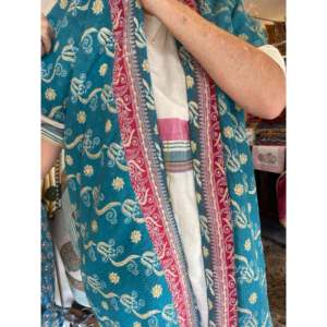 Veste en laine Desi brodée à la main, bleu frais, style Kutch, élégante, avec broderie complexe - Product Image 3