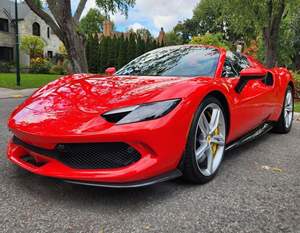 Ferrari 296 GTS rouge 2023, faible kilométrage, 818 ch, V6 biturbo hybride, freins en carbone céramique - Product Image 1