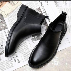 Bottes Chelsea faites à la main en cuir de vachette de qualité supérieure pour hommes chaînes chaussures décontractées confortables et respirantes avec style à la mode pour l'hiver inde - Product Image 4