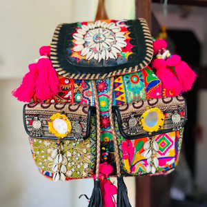 Bolso de mano de algodón bordado atemporal con intrincados patrones florales perfecto para novias y eventos especiales - Product Image 1