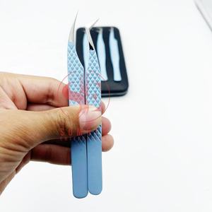 Pinzas profesionales para extensión de pestañas de acero inoxidable Agarre perfecto Sustentabilidad Pestañas de 0,03mm Puntas de volumen regular - Product Image 6