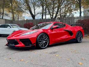 Corvette Stingray 2LT Coupé RWD Convertible Rojo Especial 2023 con Paquete de Memoria, Arranque Remoto, Asientos de Cuero y Llantas de Aleación - Product Image 5