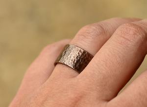 Joyería artesanal de cobre, anillo rústico martillado, anillo unisex de cobre, anillo de cobre de lujo, anillo martillado hecho a mano, anillo minimalista de cobre - Product Image 6