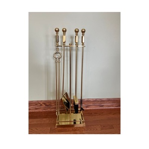 Les outils de cheminée rustiques en laiton au charme du vieux monde et fabriqués à la main sont parfaits pour les salons de cottage ou les maisons vintage - Product Image 5