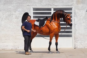 Sculpture de cheval en course grandeur nature en fibre de verre de luxe pour l'extérieur, statue de jardin pour la décoration de la villa, de la pelouse et du paysage - Product Image 4
