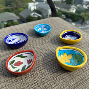 Lámpara de Aceite o Diya de Cerámica Pintada a Mano de Alta Calidad India para Decoración del Festival Diwali - Product Image 1