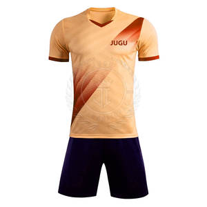 Uniformes de Fútbol Personalizados para Hombre al por Mayor, Conjuntos de Fútbol para Equipos, 100% Poliéster, Transpirable, de Secado Rápido, Alta Calidad, Precio Razonable - Product Image 1