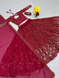 Lehenga Choli et Dupatta en fausse fourrure de créateur pour occasions de mariage et fêtes d'hiver - Product Image 3