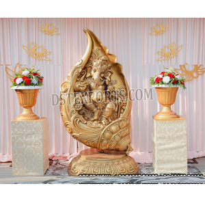 Belle statue de Ganpati dorée sur Shankh pour décor de mariage FRP Shankhu Ganesha Statue de fibre de Ganesha pour l'entrée - Product Image 1