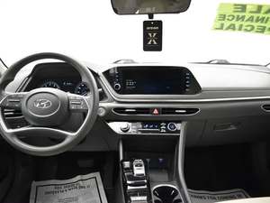 HYUNDAI SONATA 2023, SEDÁN FWD DE ALTA VELOCIDAD Y BAJO KILOMETRAJE - Product Image 3