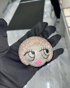 Pendentifs de dessin animé en émail créatif les plus vendus pour les breloques de collier de personnage de filles ou la conception de bijoux personnalisés disponibles à la vente - Product Image 1