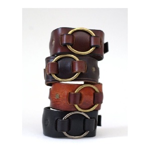 ใหม่สร้อยข้อมือแหวนแฟชั่นบุคลิกภาพหนัง PU เทรนด์พังค์ฮิปฮอปสไตล์พังค์กำไลข้อมือวงกลมเครื่องประดับ - Product Image 1