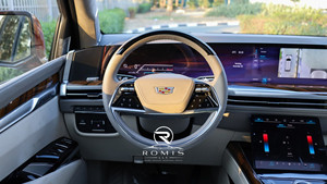 Cadillac Escalade Rossa, SUV di Lusso, Veicolo Elettrico per Passeggeri, Auto a Nuova Energia - Product Image 2