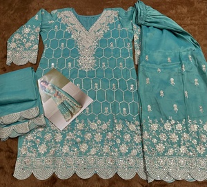 Costume Salwar pour femme Gulkayra Designer Aleena, en véritable simar lourd avec broderie de sequins, travail de couture et détails de miroir authentiques - Product Image 6