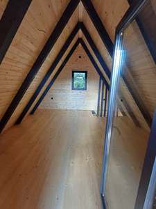 Cabane en bois préfabriquée en forme de A, design rustique, espace de vie extérieur, maison de vacances, haute résistance au vent - Product Image 4