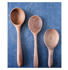 Cuillère en bois courbée sculptée à la main Serveurs à salade en bois de manguier Ensemble de 2 Serveurs à salade en bois Ensemble de 2 Serveurs à salade en bois KETCHENWAR UNIQUE FAIT À LA MAIN - Product Image 5