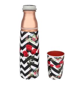 Bouteille d'eau en cuivre pur de belle conception avec gobelet pour l'entraînement de yoga Avantages ayurvédiques Bouteille d'eau en cuivre pur Échantillon gratuit. - Product Image 1