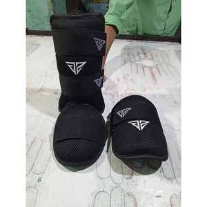 STURDY GRIP WEARS Protège-tibias de baseball rembourrés avec logo personnalisé Protection professionnelle en cuir PU Baseball/Softball de haute qualité - Product Image 3