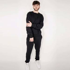 Conjunto de sudadera y joggers de cuello redondo de mezcla pesada para hombre: chándal suave y duradero perfecto para ropa informal diaria - Product Image 1