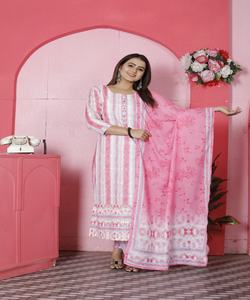 Ropa de terciopelo negro con diseño de ropa bordado a la moda, perfecta para mujeres elegantes y modernas, opciones de moda modestas - Product Image 4