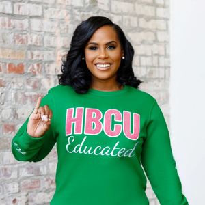 Felpa in ciniglia ricamata verde e rosa con patch, misto cotone, per la vita greca della Divine Nine Sorority, abbigliamento personalizzato per studenti HBCU - Product Image 3