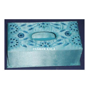 Boîtes à mouchoirs rectangulaires en tissu bleu ciel de qualité supérieure, faites à la main en Inde, avec broderie zari et travail de perles - Product Image 1
