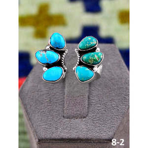 Bague ajustable artisanale Southwest Handmade Emerald Valley avec grappe de turquoise eau blanche et sertissage clos en argent sterling - Product Image 1