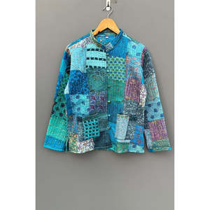 Veste en soie patchwork bohème faite à la main pour femmes, manteau d'hiver matelassé en softshell, style bomber réversible en cuir de mouton - Product Image 2