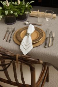 Plaque de chargeur en métal de couleur or avec un rond de serviette assorti gratuit, apportant une élégance audacieuse à votre vaisselle et vos ustensiles de cuisine - Product Image 5