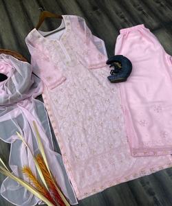 Armonía cultural: Fusión de Salwar Kameez indio y pakistaní de estilos indios y paquistaníes, creando una mezcla armoniosa en la moda - Product Image 5