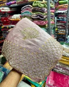 Haute demande sari en soie indienne pour femmes fournisseur de gros meilleur prix vêtements de mariage et de fête pour les filles - Product Image 3