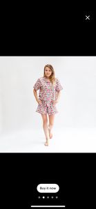 ชุดราตรีผ้าฝ้ายพิมพ์ลายสำหรับผู้หญิงลำลองสีขาวและสีชมพูพร้อมกระดุมปักเหนือเข่า - Product Image 2