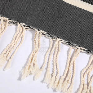 Serviette de plage douce avec un tissu de haute qualité qui reste lisse et absorbant après chaque lavage - Product Image 3