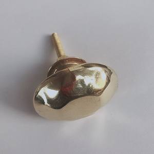 Poignée de quincaillerie en laiton de haute qualité boutons de conception personnalisée faits à la main pour poignée de boutons de tiroir et de placard - Product Image 6