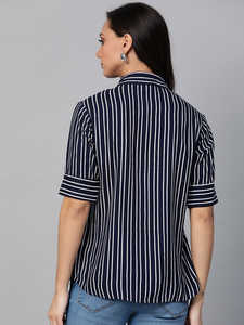 Elegante Camisa Casual de Rayón con Estampado de Rayas Azules para Mujer, con Cuello Camisero y Mangas Medias Dobladas, Diseñada para Uso Diario en la Oficina - Product Image 3