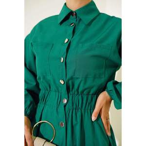 ชุดเดรสเอวยางยืดกระดุมโลหะสีเขียว - Product Image 1