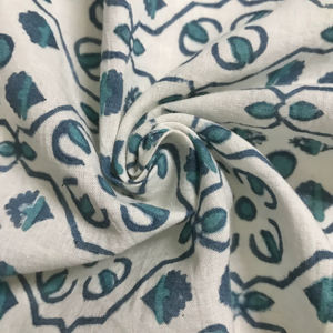 Tissu en coton imprimé à la main, motif floral géométrique répété en vert sarcelle sur fond naturel - Product Image 3