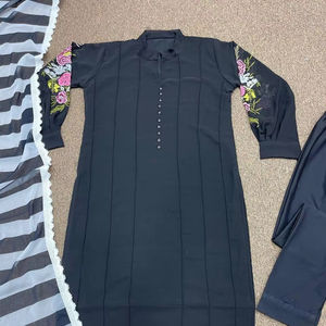 Fausse floraison Georgette motif couture avec travail de broderie fantaisie et boutons non cousus haut avec bas et Dupatta - Product Image 1