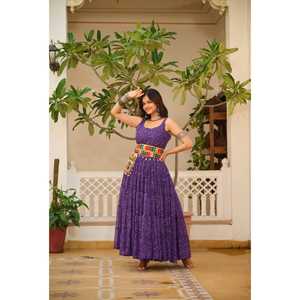 ชุดกระโปรงผ้าบางสไตล์จีนดั้งเดิมทำจากผ้าคอตตอนขนาดเล็กพิมพ์ลายสำหรับงานปาร์ตี้ Navratri พิเศษ - Product Image 1