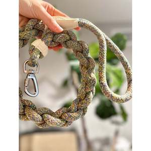 Collection de laisses pour chien artisanales en corde d'olivier avec jouet en corde fait main et sac de sport premium - Product Image 6