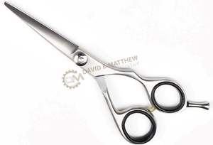 Tijeras de corte de pelo de salón de peluquero profesional, logotipo personalizado, reposapiés ajustable afilado, anillo de goma de acero inoxidable alto - Product Image 4